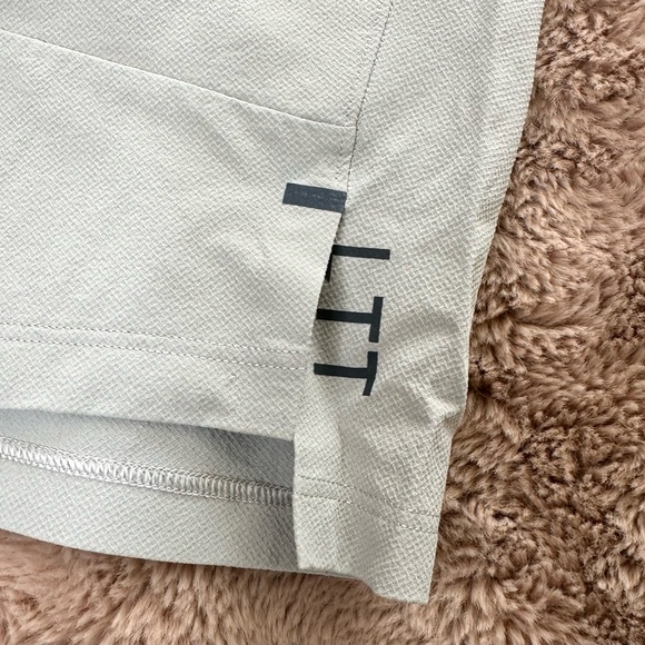 Lululemon License to Train shorts Size Large 7inch - Picture 5 of 9